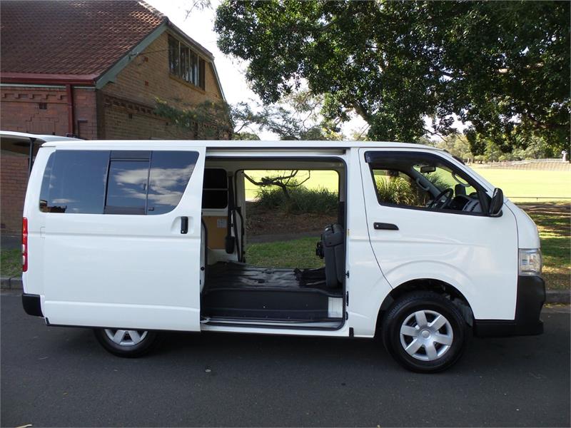 2013 TOYOTA HIACE KDH206 AUTOMATIC WINDOW VAN