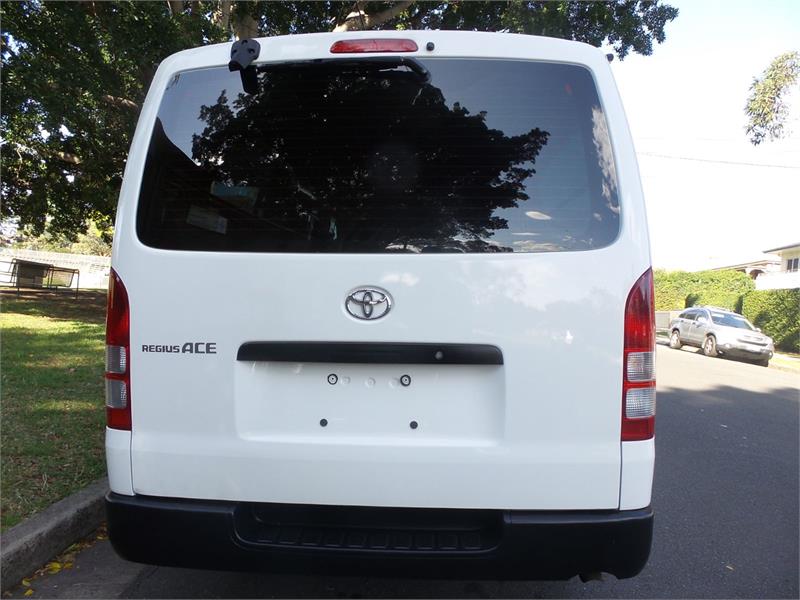 2013 TOYOTA HIACE KDH206 AUTOMATIC WINDOW VAN