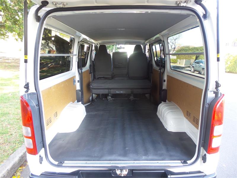 2013 TOYOTA HIACE KDH206 AUTOMATIC WINDOW VAN