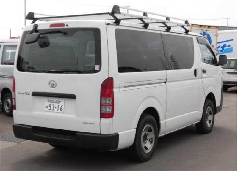 2013 TOYOTA HIACE KDH206 AUTOMATIC VAN