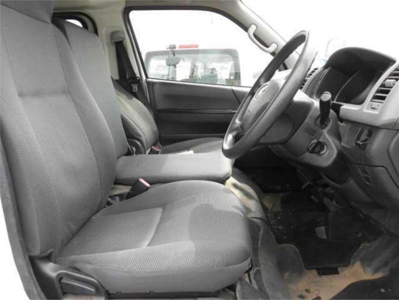 2013 TOYOTA HIACE KDH206 AUTOMATIC VAN