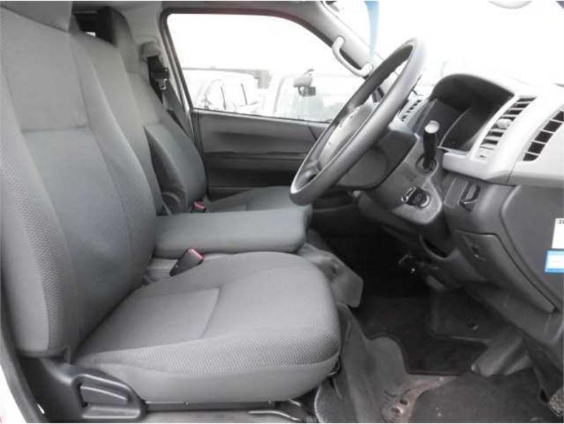2013 TOYOTA HIACE KDH206 AUTOMATIC VAN