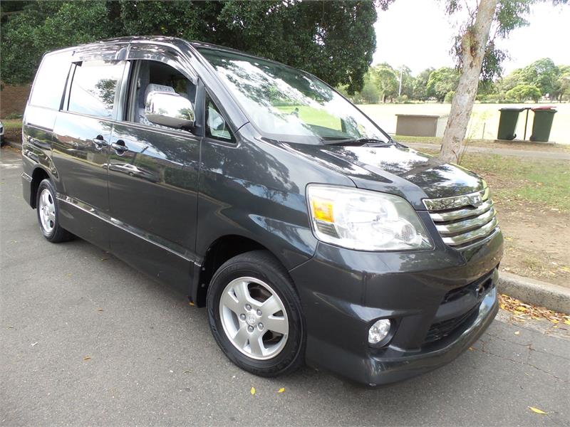 2003 TOYOTA NOAH AZR60 AUTOMATIC VAN