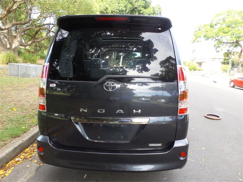 2003 TOYOTA NOAH AZR60 AUTOMATIC VAN