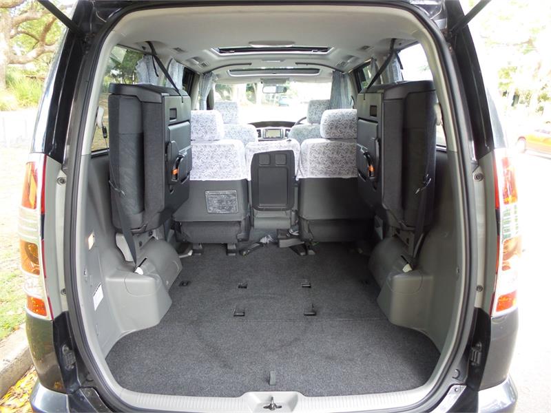 2003 TOYOTA NOAH AZR60 AUTOMATIC VAN