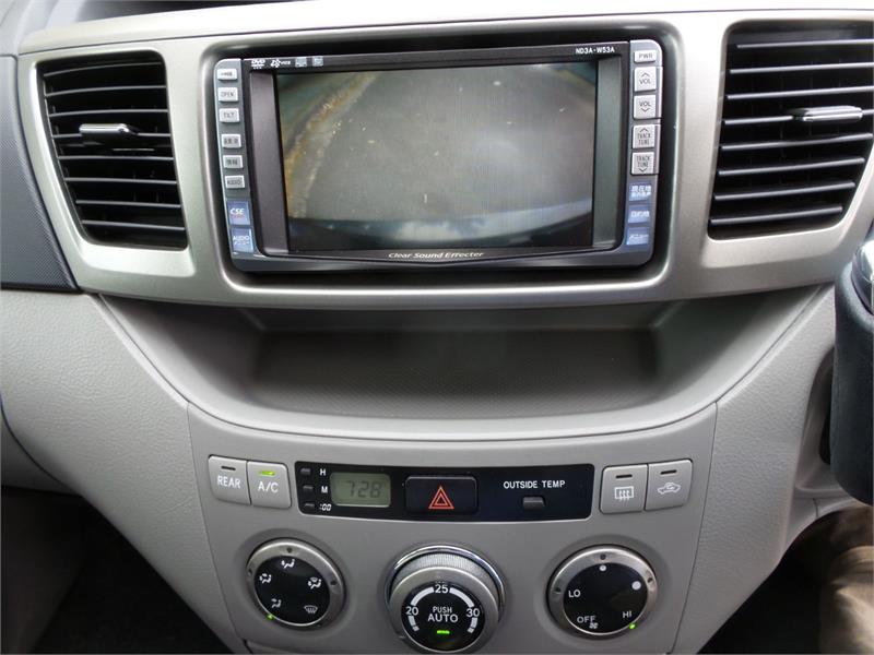 2003 TOYOTA NOAH AZR60 AUTOMATIC VAN