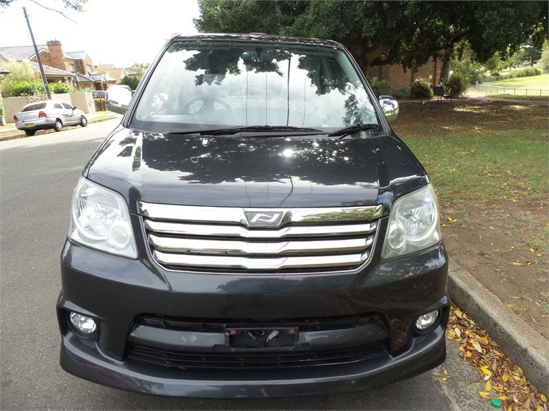 2003 TOYOTA NOAH AZR60 AUTOMATIC VAN