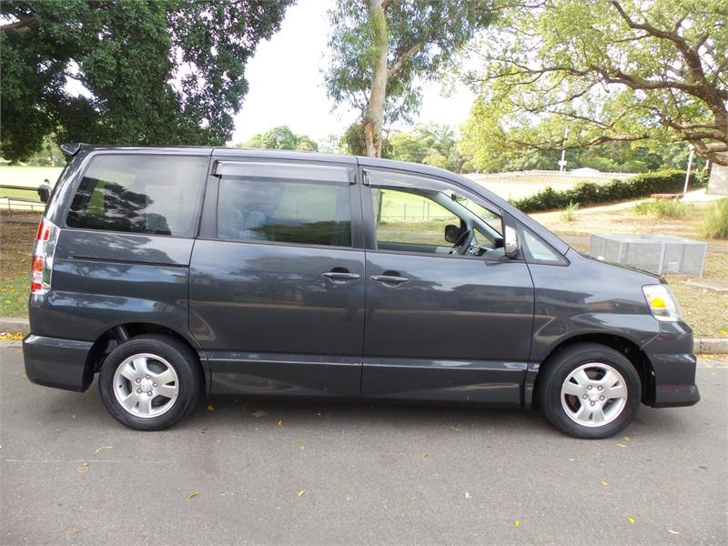 2003 TOYOTA NOAH AZR60 AUTOMATIC VAN