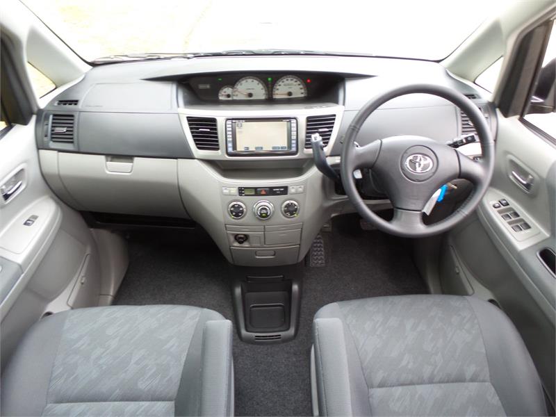 2003 TOYOTA NOAH AZR60 AUTOMATIC VAN