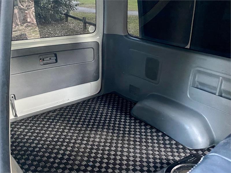 2008 TOYOTA HIACE KDH206R REGIUS ACE S-GL 4WD 5 SEATS AUTOMATIC VAN