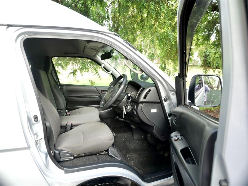 2015 TOYOTA HIACE KDH206R MY15 UPGRADE 4WD AUTOMATIC CAMPER WAGON