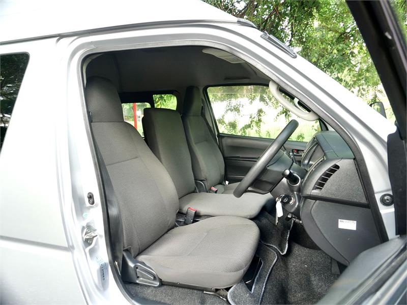 2015 TOYOTA HIACE KDH206R MY15 UPGRADE 4WD AUTOMATIC CAMPER WAGON