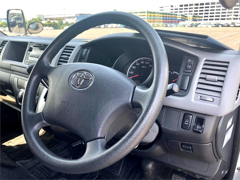 2014 TOYOTA HIACE TRH228R MY14 UPGRADE 4WD GRAND CABIN COMMUTER AUTOMATIC CAMPER