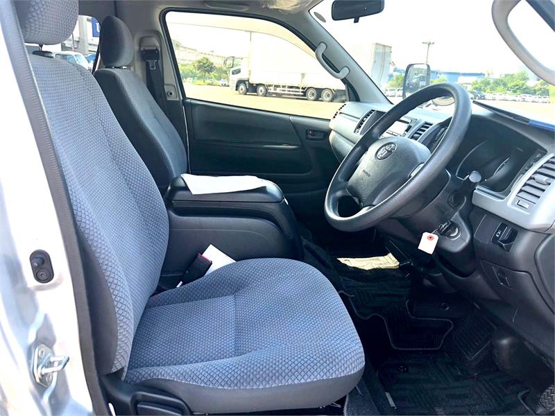 2014 TOYOTA HIACE TRH228R MY14 UPGRADE 4WD GRAND CABIN COMMUTER AUTOMATIC CAMPER