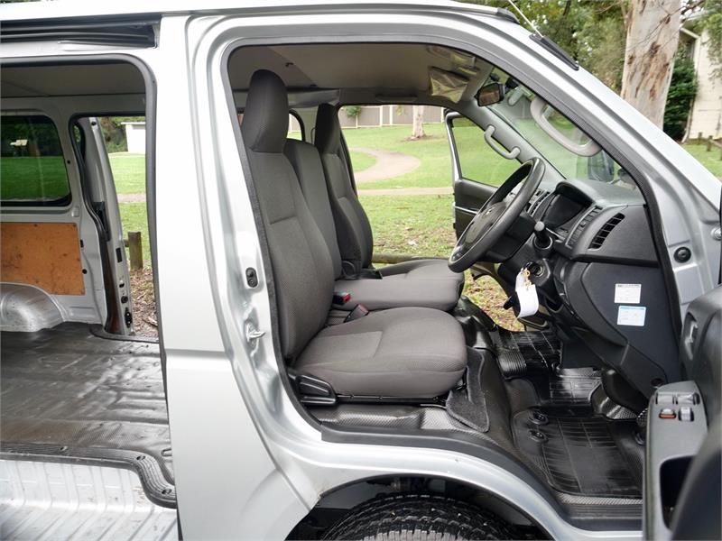 2016 TOYOTA HIACE KDH206 VAN