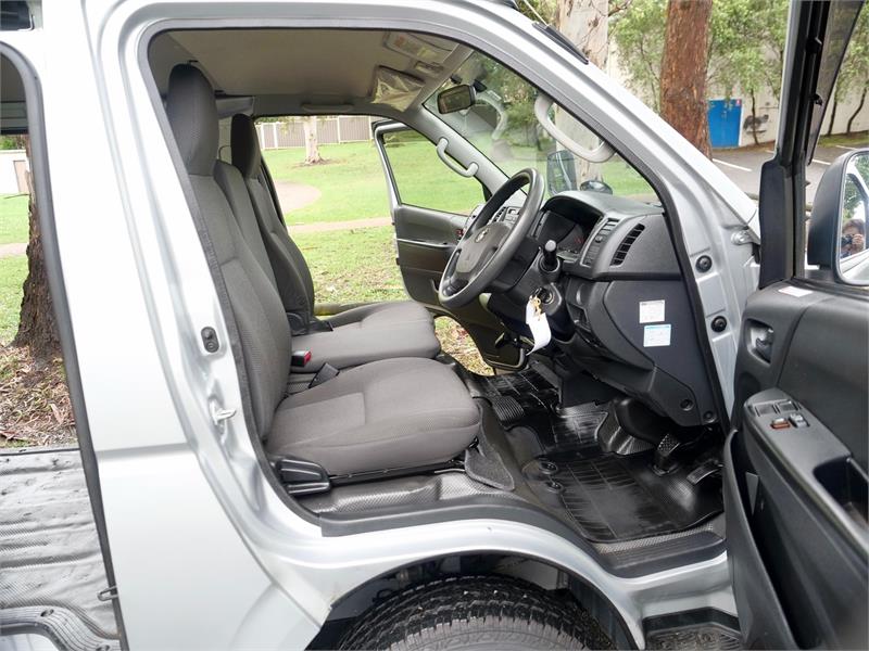 2016 TOYOTA HIACE KDH206 VAN