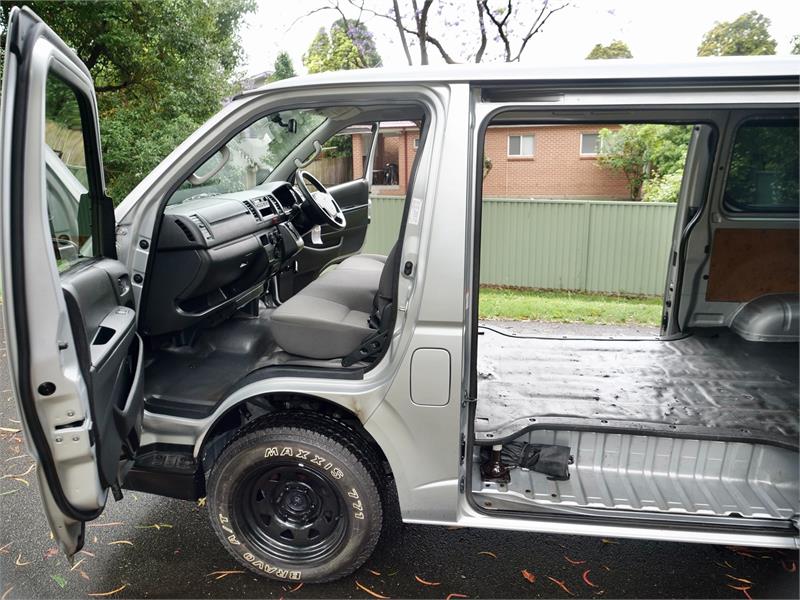 2016 TOYOTA HIACE KDH206 VAN