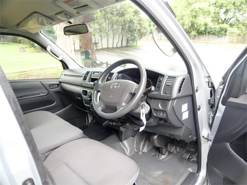 2016 TOYOTA HIACE KDH206 VAN