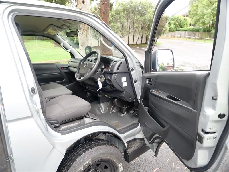 2016 TOYOTA HIACE KDH206 VAN