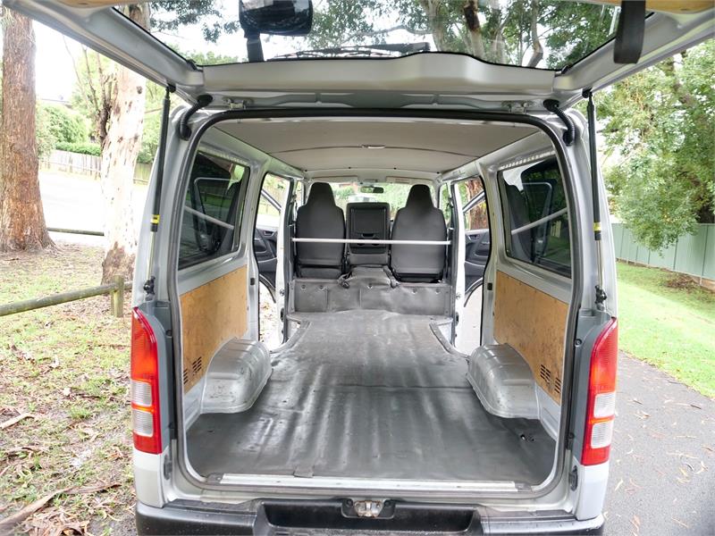 2016 TOYOTA HIACE KDH206 VAN