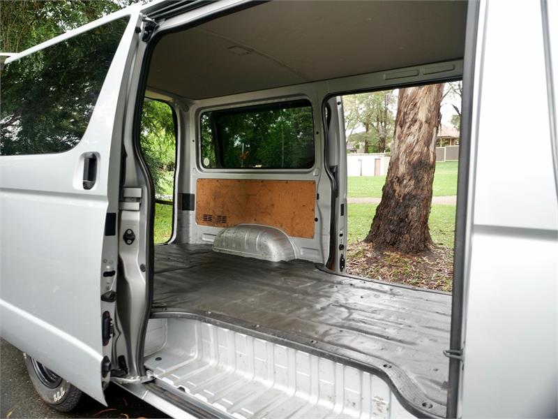 2016 TOYOTA HIACE KDH206 VAN