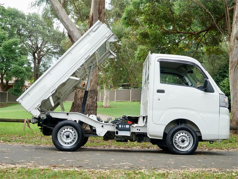 2017 DAIHATSU HI-JET 4WD TIPPER