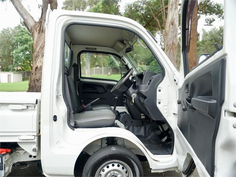 2017 DAIHATSU HI-JET 4WD TIPPER