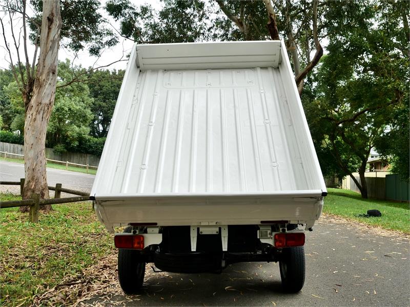 2017 DAIHATSU HI-JET 4WD TIPPER