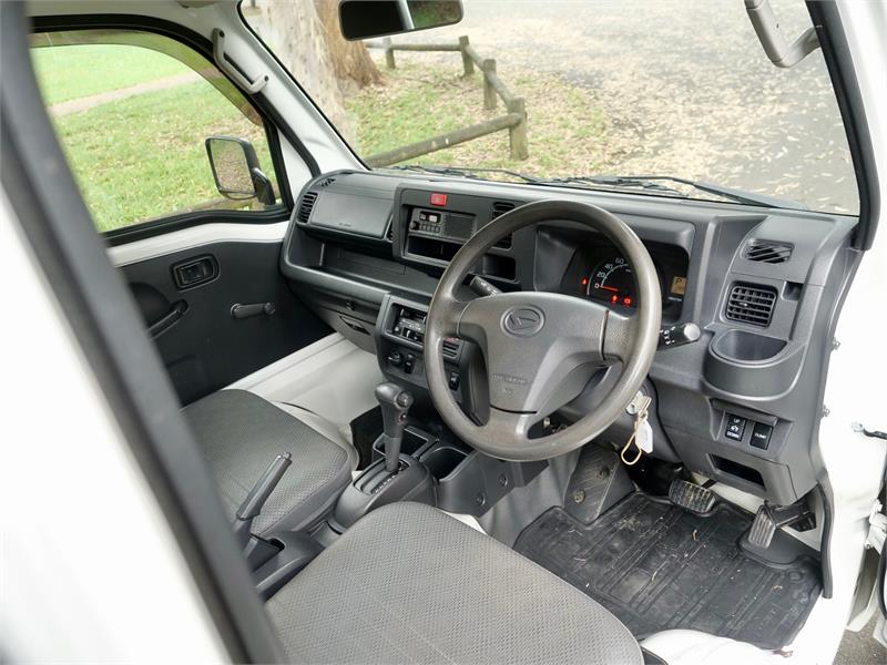 2017 DAIHATSU HI-JET 4WD TIPPER
