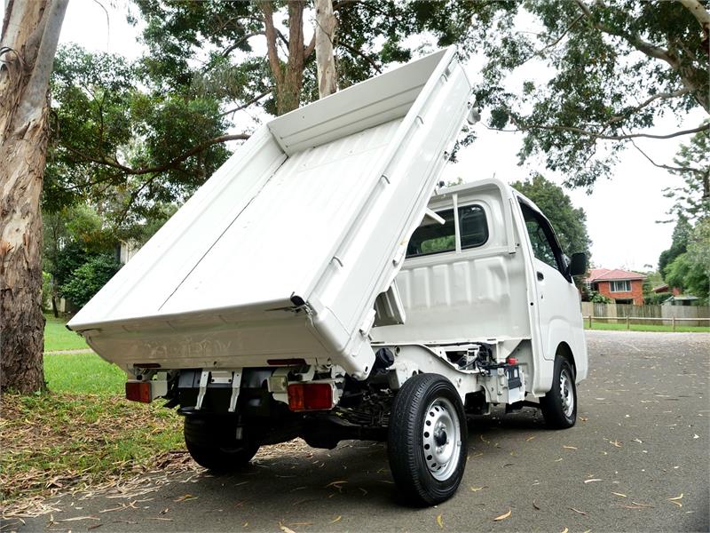 2017 DAIHATSU HI-JET 4WD TIPPER