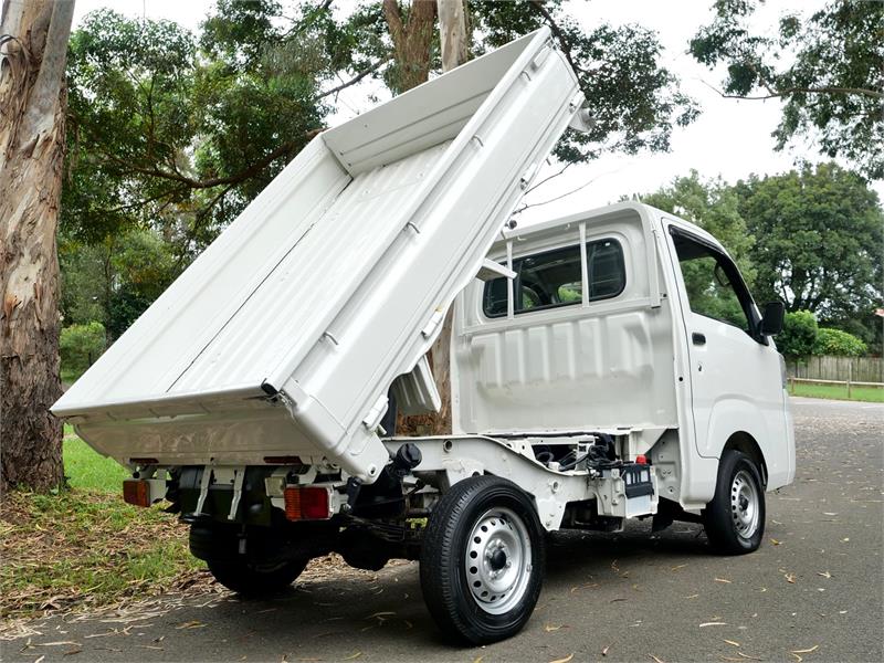 2017 DAIHATSU HI-JET 4WD TIPPER