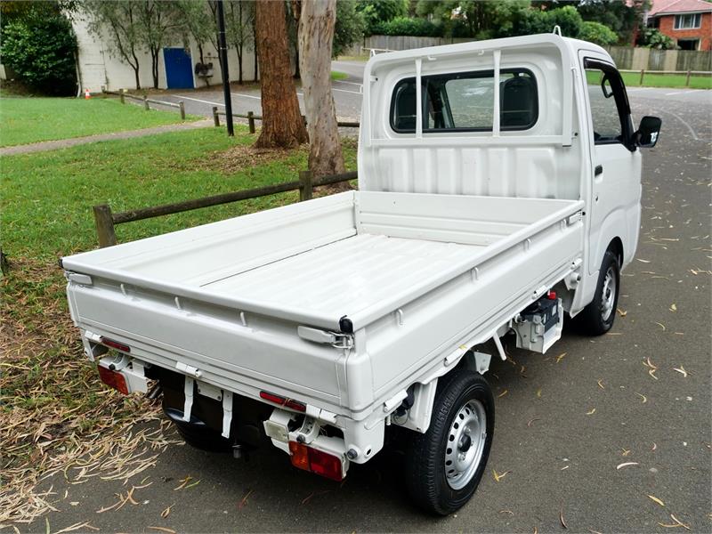 2017 DAIHATSU HI-JET 4WD TIPPER