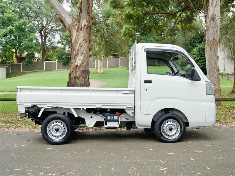 2017 DAIHATSU HI-JET 4WD TIPPER