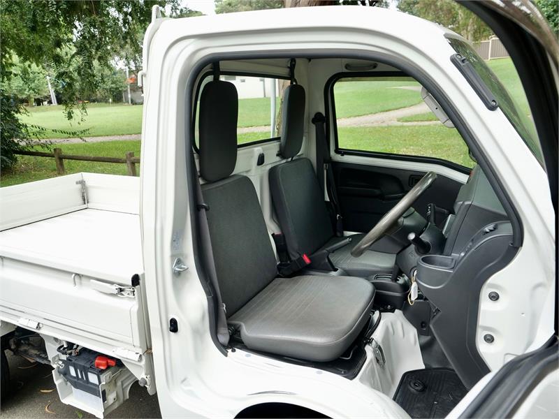 2017 DAIHATSU HI-JET 4WD TIPPER