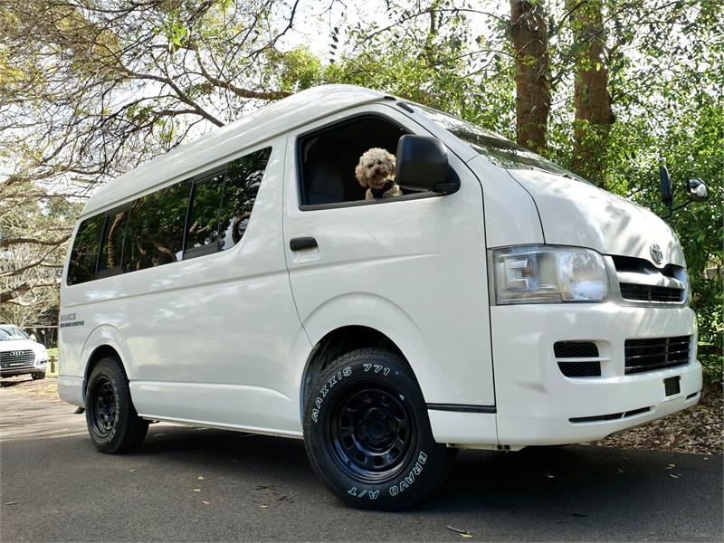 2006 TOYOTA HIACE H/R 2WD 6 SEATS AUTOMATIC VAN