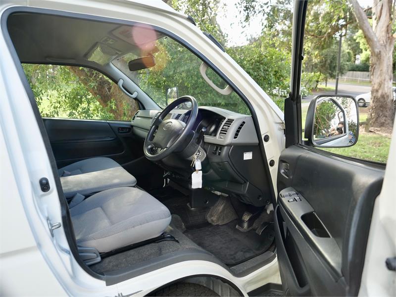 2006 TOYOTA HIACE H/R 2WD 6 SEATS AUTOMATIC VAN