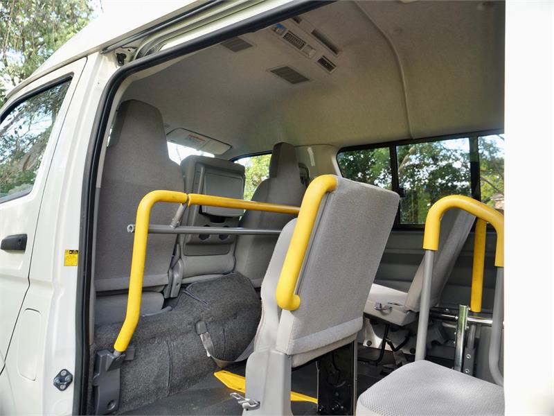 2006 TOYOTA HIACE H/R 2WD 6 SEATS AUTOMATIC VAN