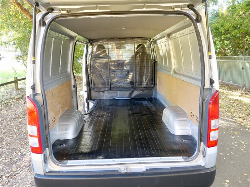 2018 TOYOTA HIACE KDH201R MY16 LWB 4 SP AUTOMATIC 4D VAN
