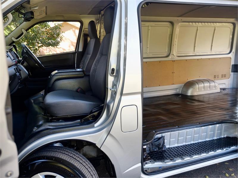 2018 TOYOTA HIACE KDH201R MY16 LWB 4 SP AUTOMATIC 4D VAN