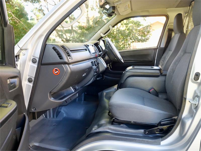 2018 TOYOTA HIACE KDH201R MY16 LWB 4 SP AUTOMATIC 4D VAN