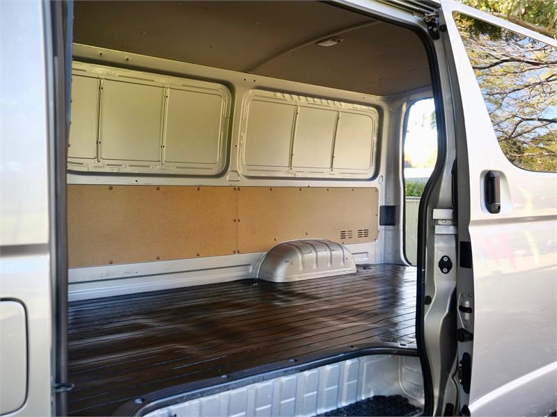 2018 TOYOTA HIACE KDH201R MY16 LWB 4 SP AUTOMATIC 4D VAN