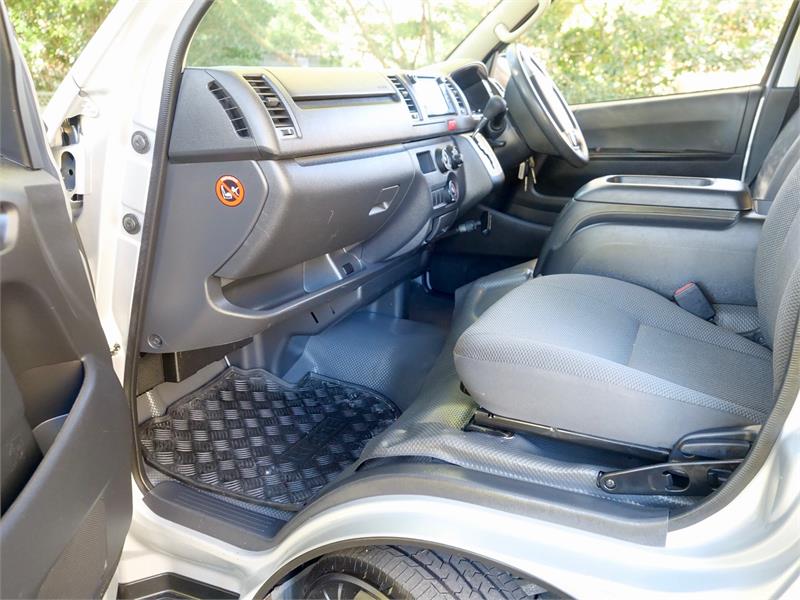 2018 TOYOTA HIACE KDH201R MY16 LWB 4 SP AUTOMATIC 4D VAN