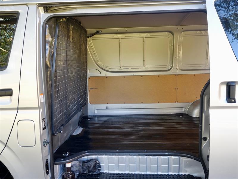 2018 TOYOTA HIACE KDH201R MY16 LWB 4 SP AUTOMATIC 4D VAN