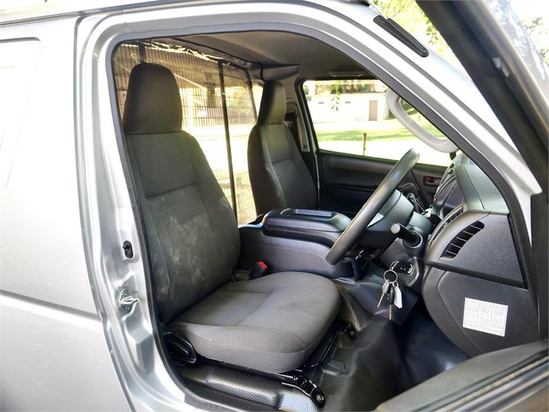 2018 TOYOTA HIACE KDH201R MY16 LWB 4 SP AUTOMATIC 4D VAN