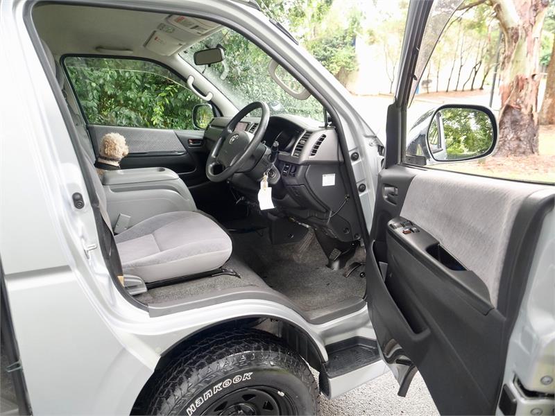 2010 TOYOTA HIACE KDH206R MY10 UPGRADE 5D S-GL 4WD AUTOMATIC VAN