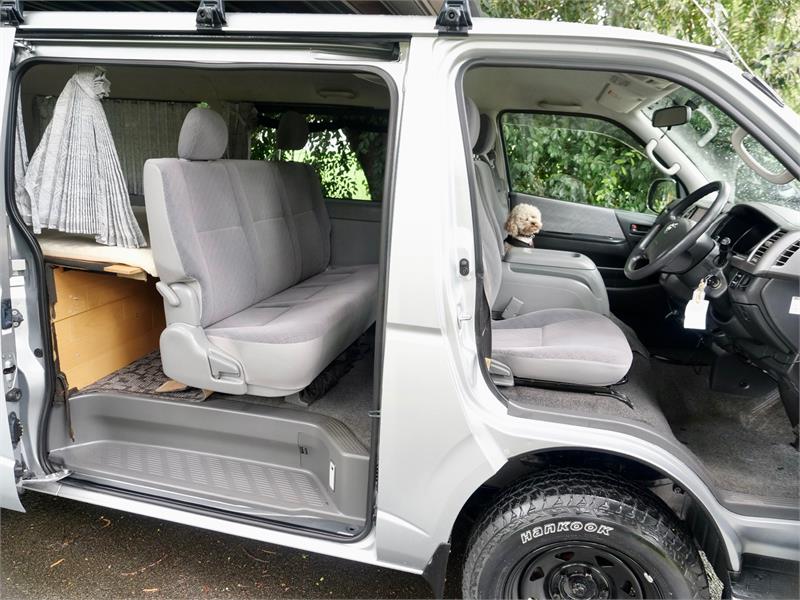 2010 TOYOTA HIACE KDH206R MY10 UPGRADE 5D S-GL 4WD AUTOMATIC VAN