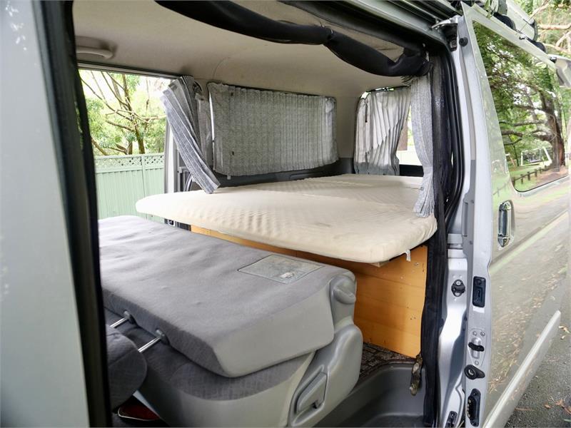 2010 TOYOTA HIACE KDH206R MY10 UPGRADE 5D S-GL 4WD AUTOMATIC VAN