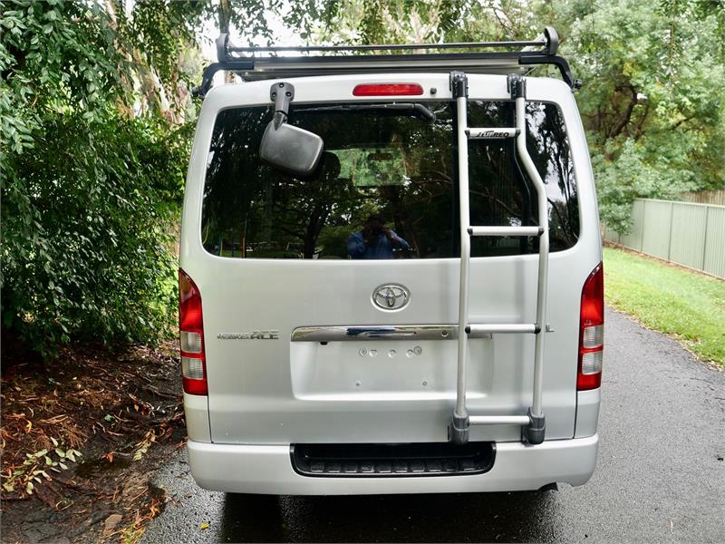2010 TOYOTA HIACE KDH206R MY10 UPGRADE 5D S-GL 4WD AUTOMATIC VAN