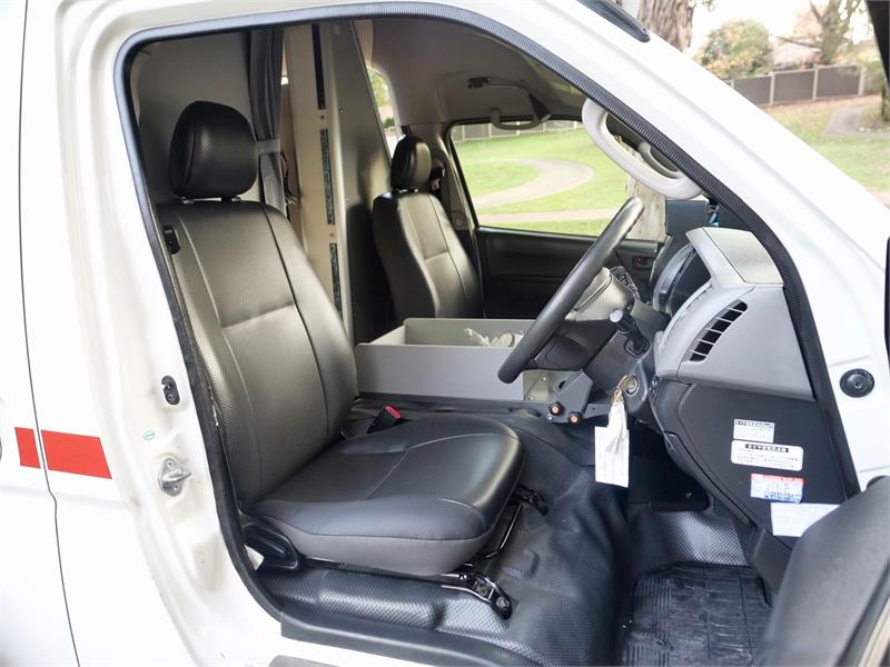 2013 TOYOTA HIACE TRH226R MY13 UPGRADE AUTOMATIC VAN