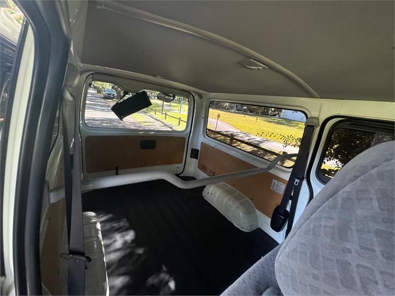 2015 TOYOTA HIACE KDH206R MY15 UPGRADE DX 6 SEATER AUTOMATIC WAGON
